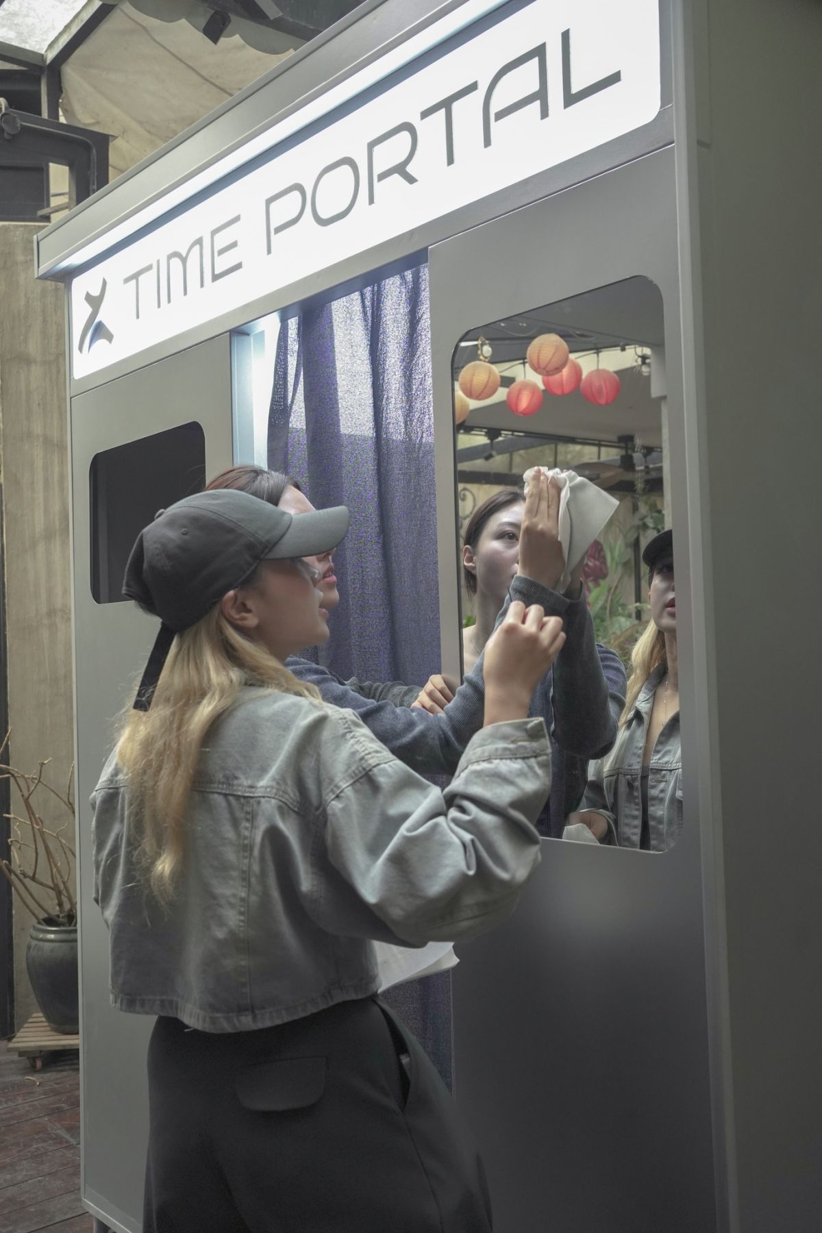 ZENPIX FILM X H2T CORPORATION: ĐỊNH NGHĨA LẠI NGHỆ THUẬT PHOTOBOOTH DI ĐỘNG